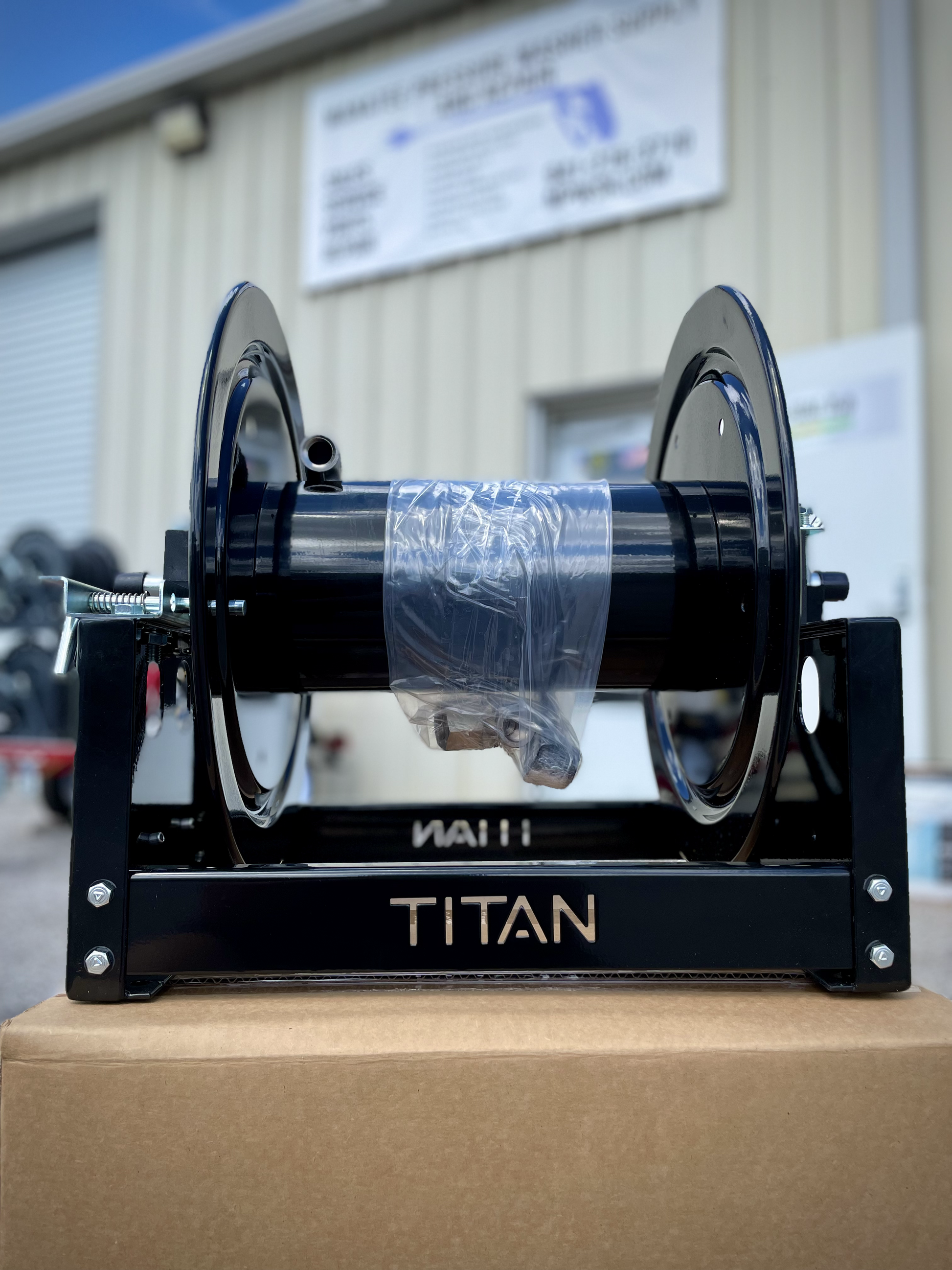 Titan 3012 12" Full Frame Black Reel